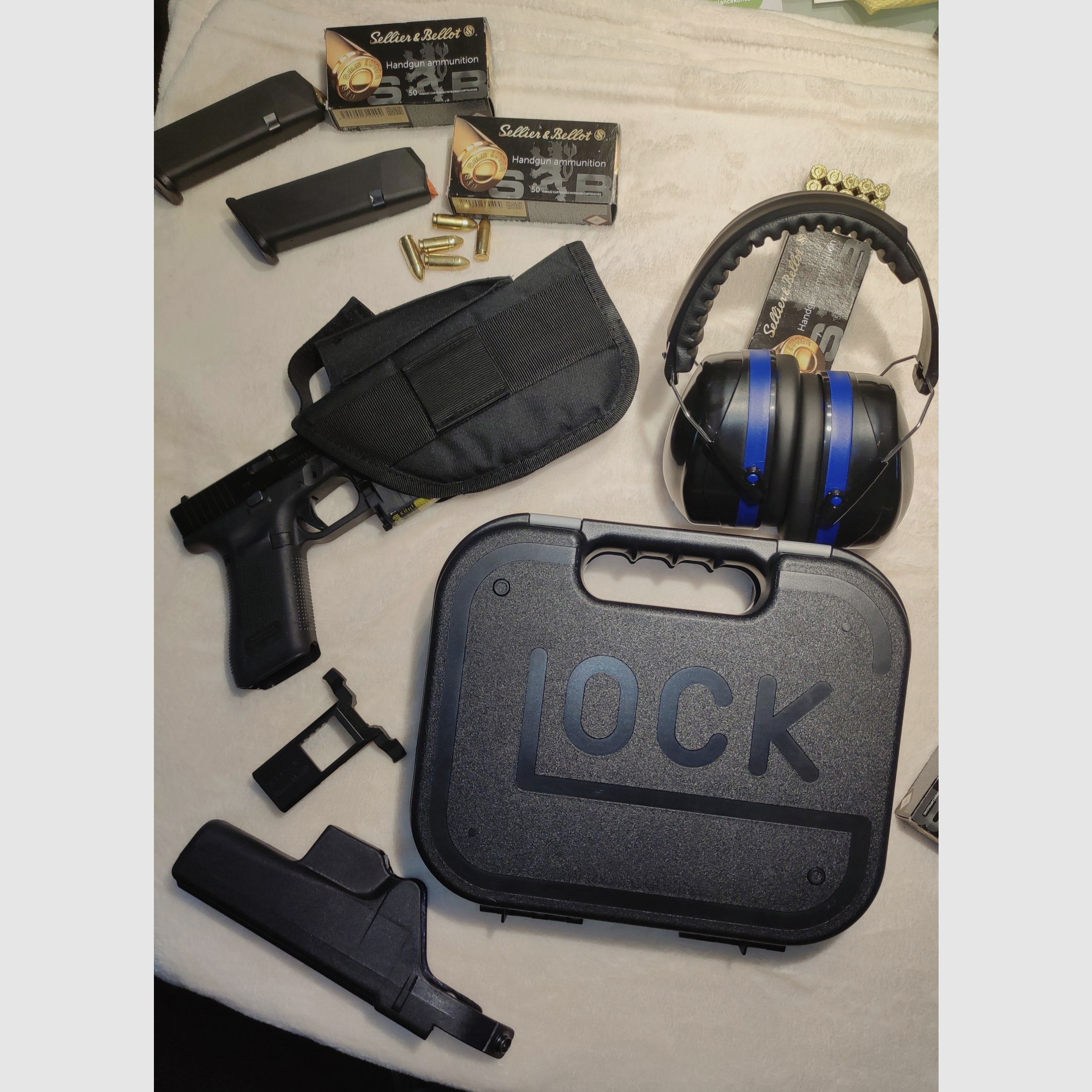 Glock17 Gen5 with accessories like new