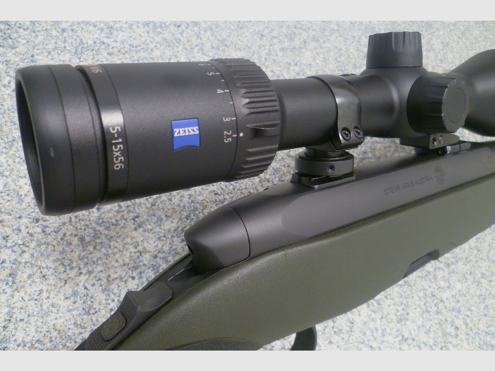 Rifle repetidora Steyr SM 12 .30-06 Spring. Sistema de enlace Zeiss Conquest V6 y SD