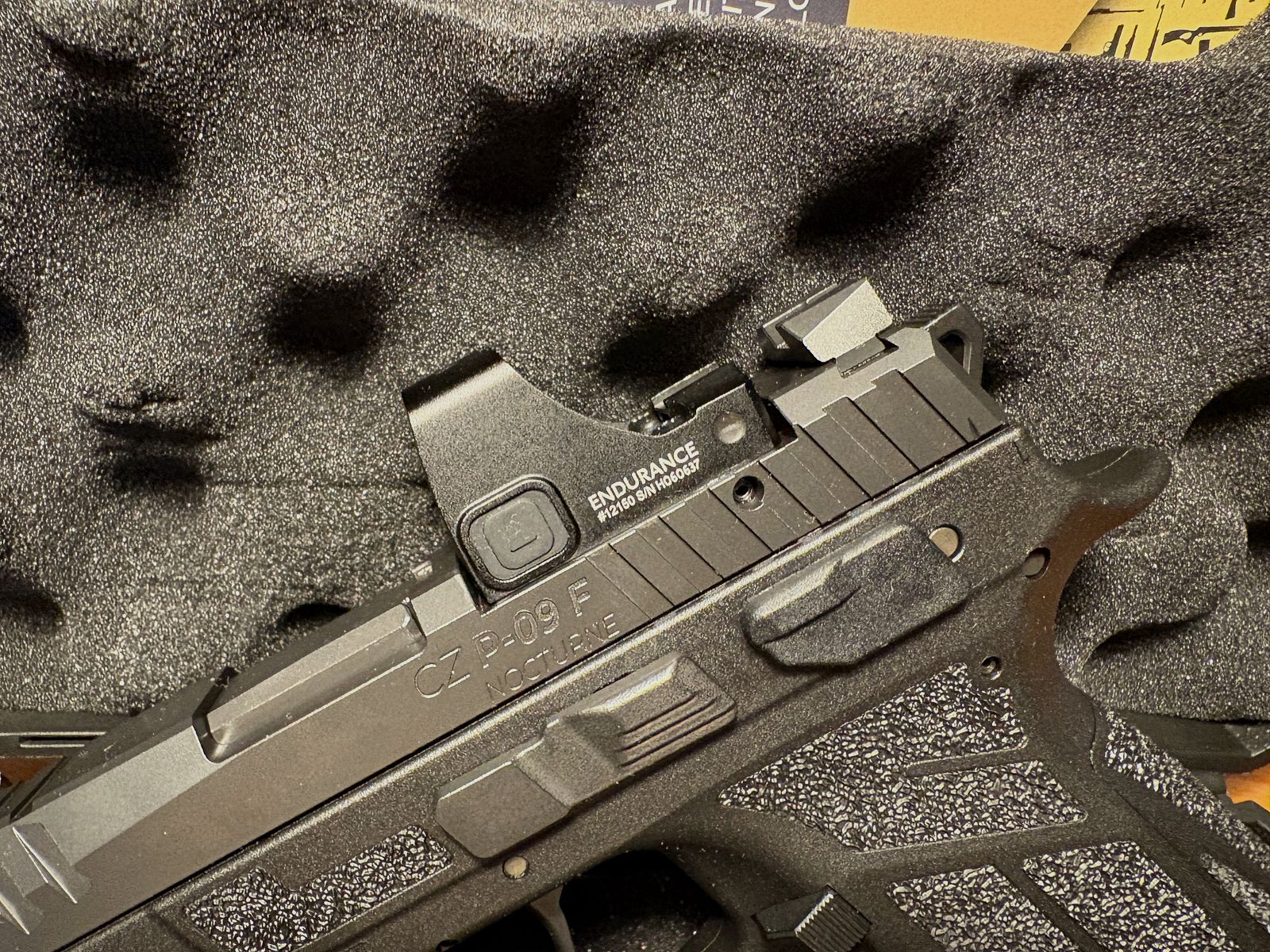 CZ Pistola P-09 F Nocturne optic Ready Set con HAWKE Endurance multi-Dot