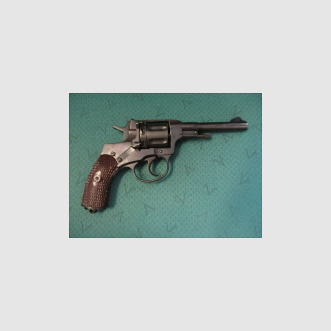 Revolver Nagant Baujahr 1945 mit Tasche und Fangriemen