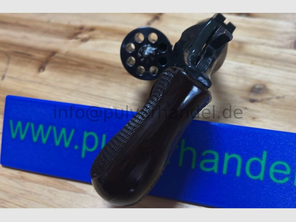 Revolver Arminius HW3 2 3/4" revolver da 8 colpi della Weihrauch Arminus .22lr