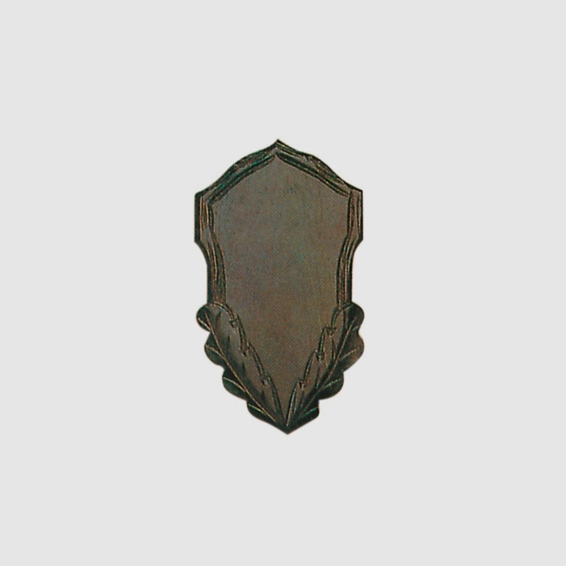 PLAQUE DE CERF EN CHÊNE SCULPTÉE 20X12CM FONCÉE
