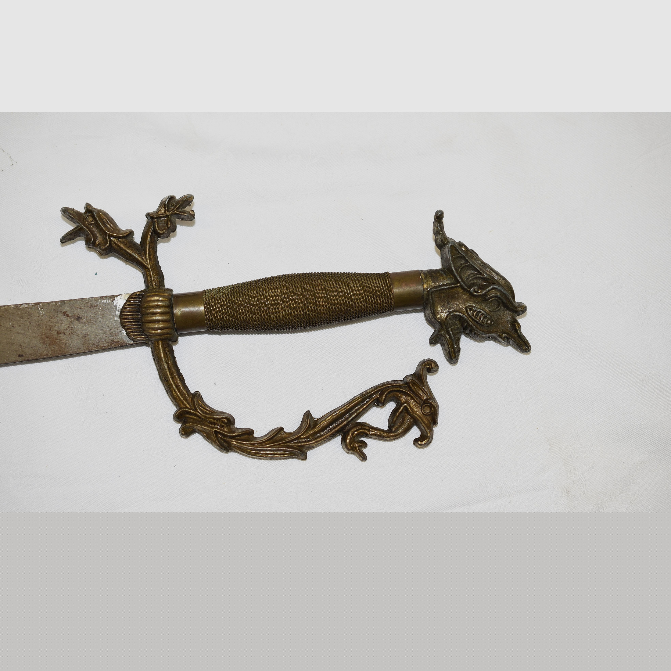 Antikes orientalisches Schwert, Säbel mit Drachen, Gesamtlänge 85 cm