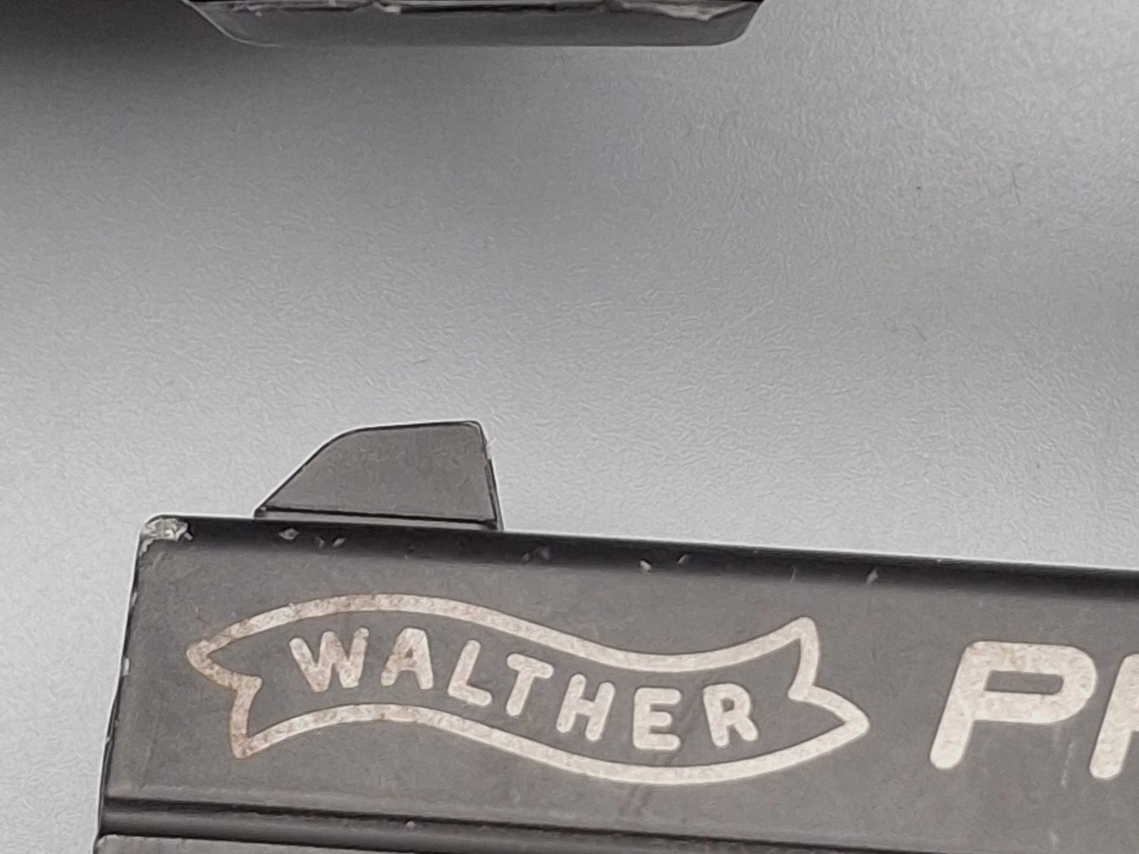 Biete eine Walther PK 380 PAK