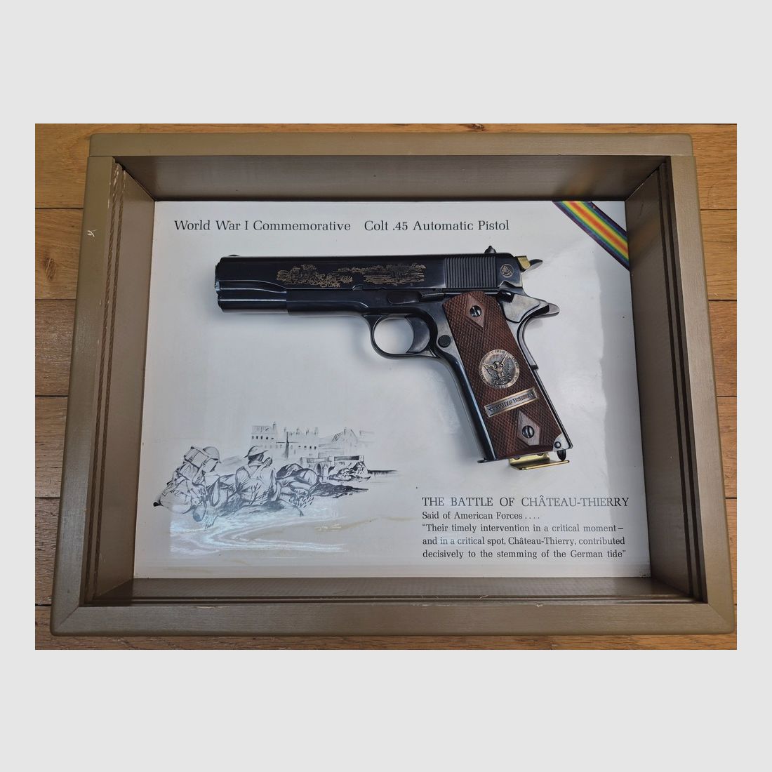 UNIQUE! Rarissime Colt 1911 (geen 1911 A1) – Herdenkingsstuk van de Slag bij Château-Thierry 20 juli 1918 – Wapen uit 1968 – Uitzonderlijke kwaliteit in Pre Series 70 – Luxueus gegraveerd en geblauwd en 100% operationeel – Zeldzaam stuk in Europa in zijn originele tentoonstellingsdoos – Als nieuw!, afbeelding 1 van 33