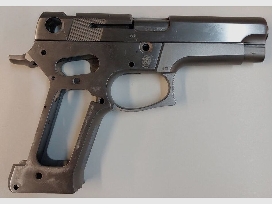 Smith & Wesson Defekt Pistole Smith & Wesson Mod.659 im Kaliber 9x19 (Bestehend aus Lauf,Verschluss,Griffstück)