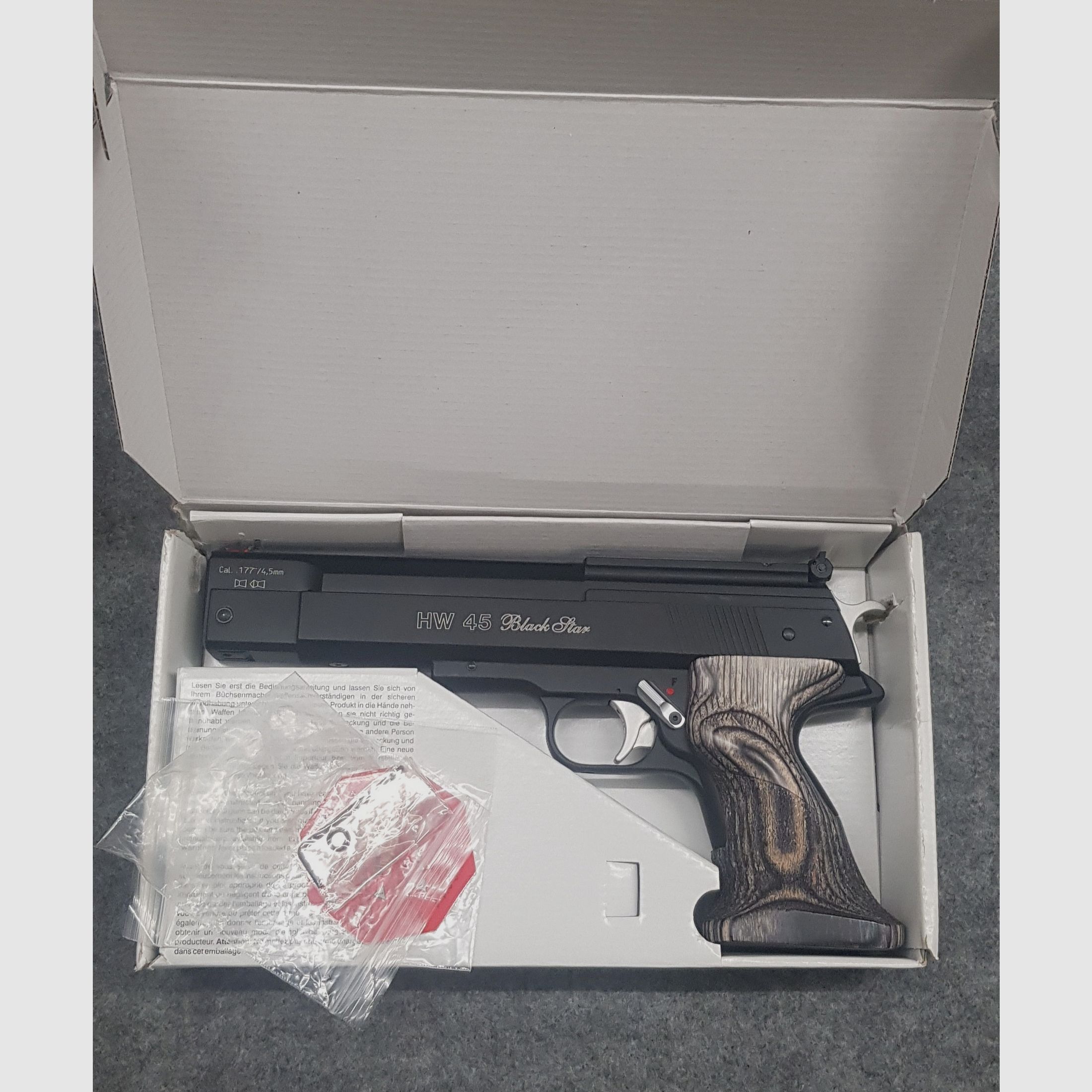 Weihrauch HW 45 Black Star mit Zielfernrohr für Pistolen Cal. 4,5mm Luftpistole Match