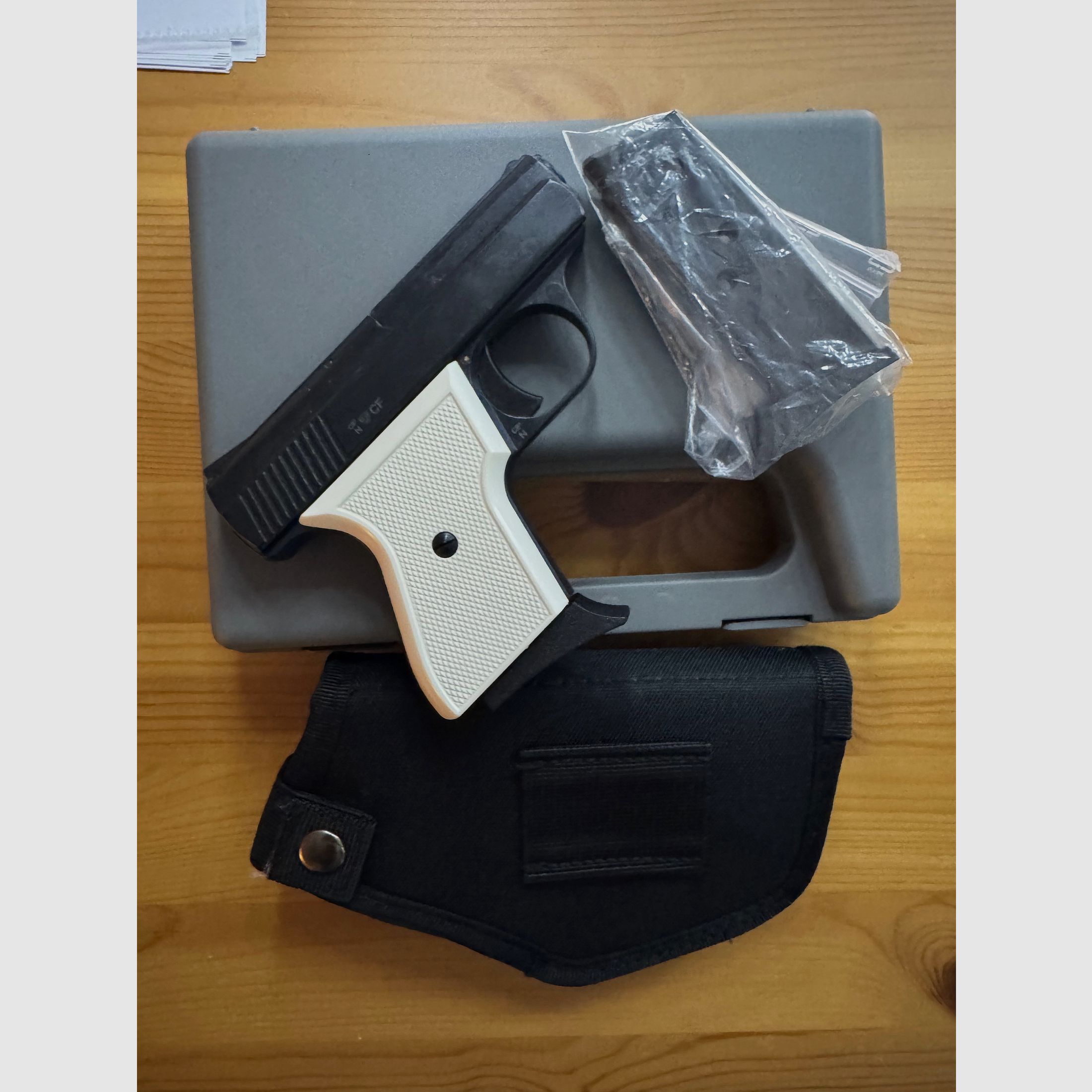 Record 15-9 9mm Taschenpistole mit Holster 2 Magazinen + Zubehör