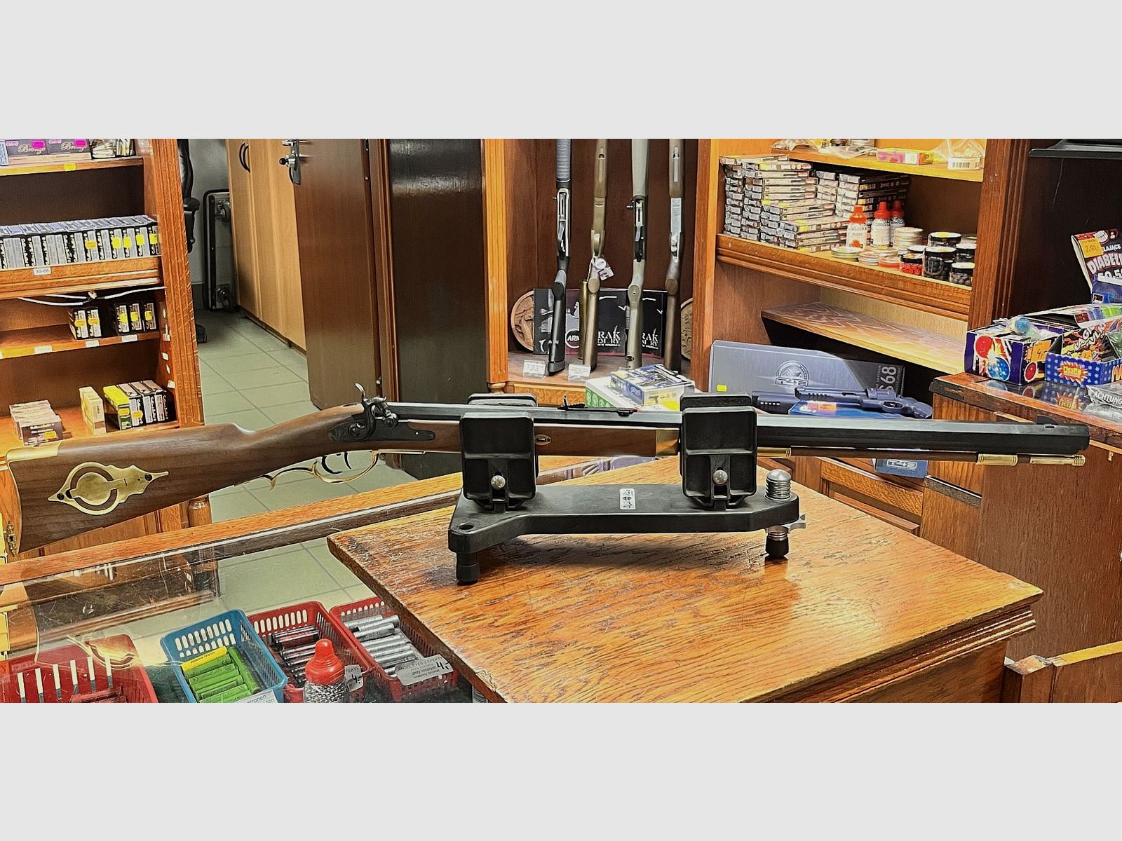 Pedersoli Traditional Hawken Target geweer kal. .50 S.656, afbeelding 1 van 7