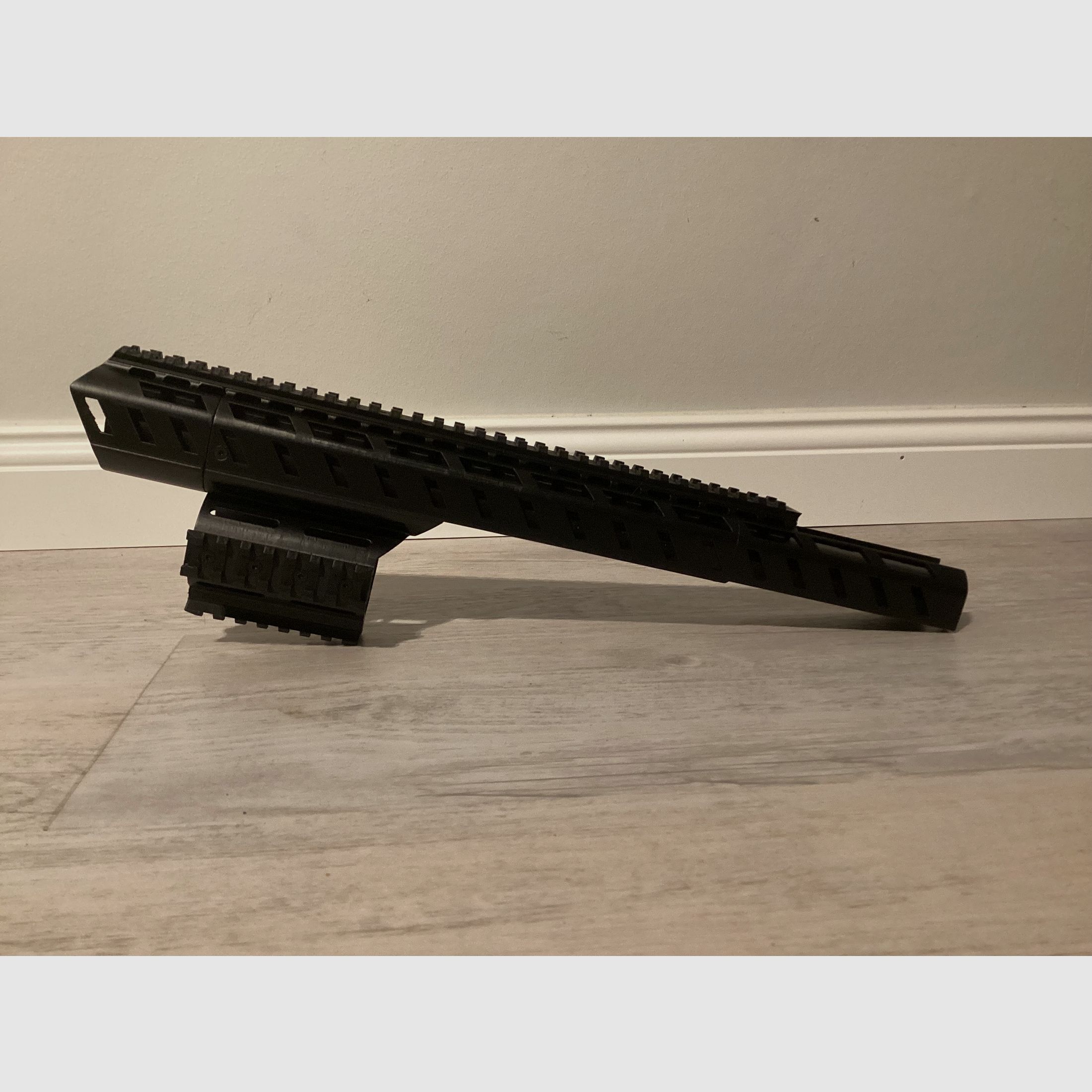 AEA Megalodon new and unused. Handguard possibly as a self-assembly kit. (40 Euro)