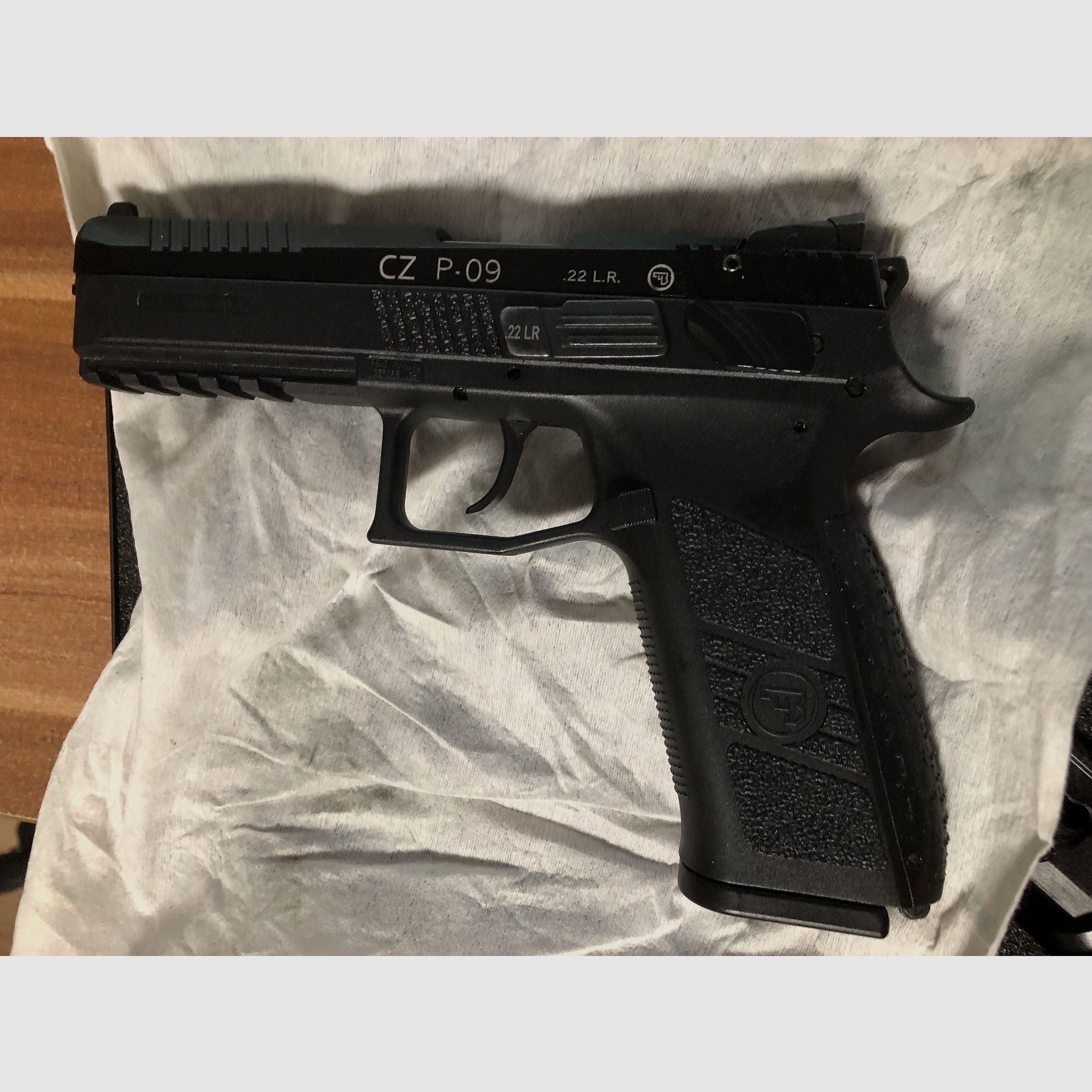 CZ P-09 Kaliber 22 lfb te koop en een sportpistool IZH-35M, als cadeau erbij!