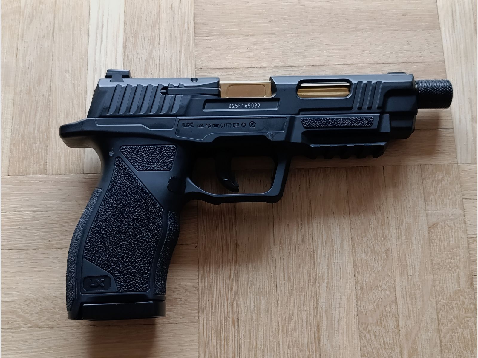 Pistolet Umarex UX SA10 Co2 4,5 mm BB/Diabolo