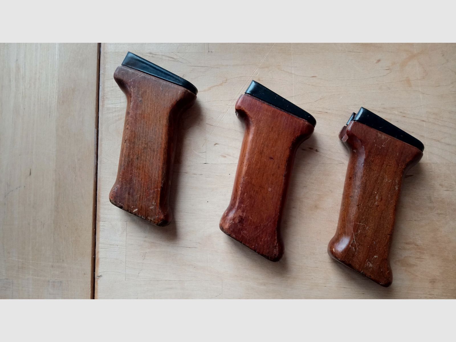 Originele Hongaarse AMD-63 pistoolgrepen van beukenhout // AMD 65 AKM grip beukenhout