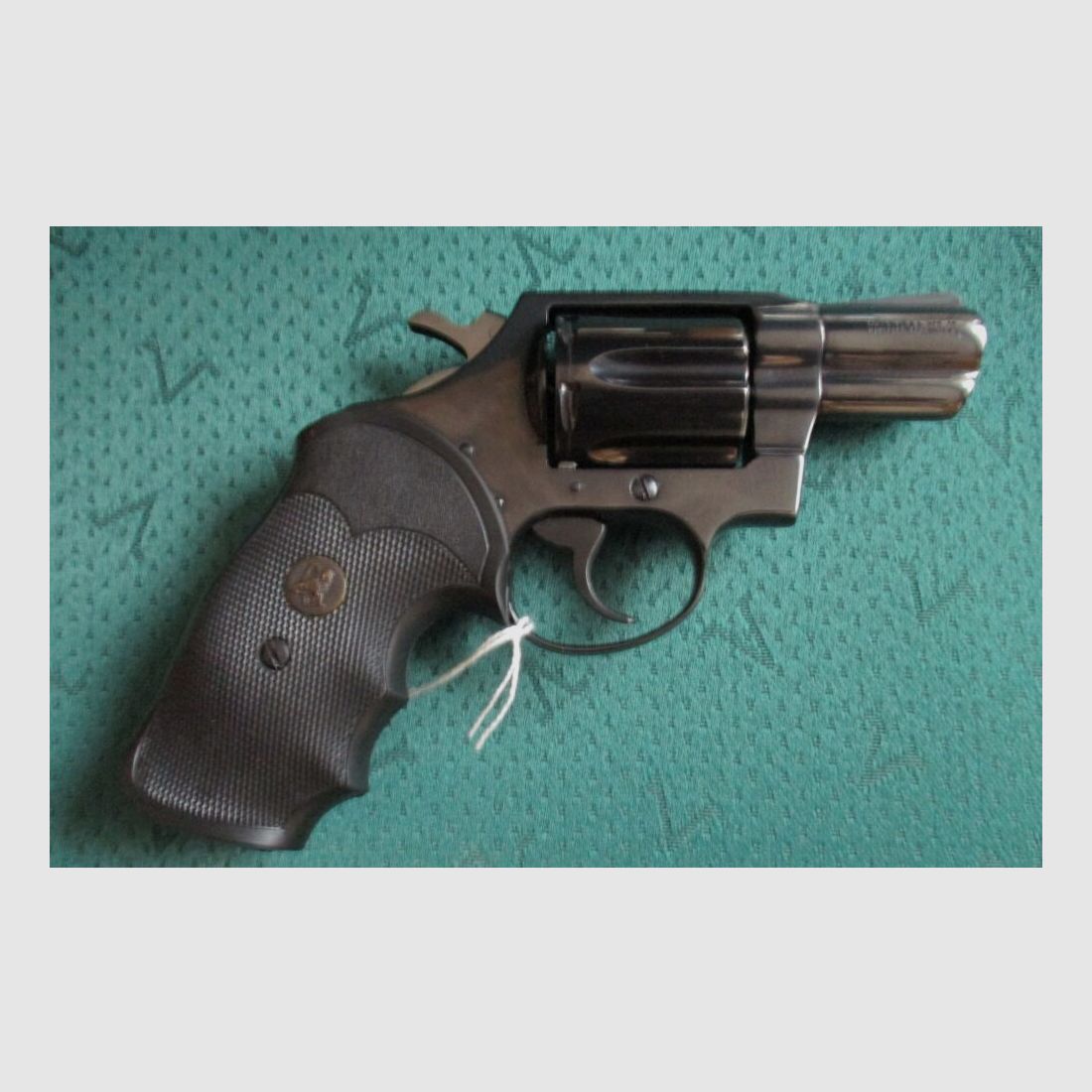 Colt Detective revolver beschoten 1971 met Pachmayr grip Detective