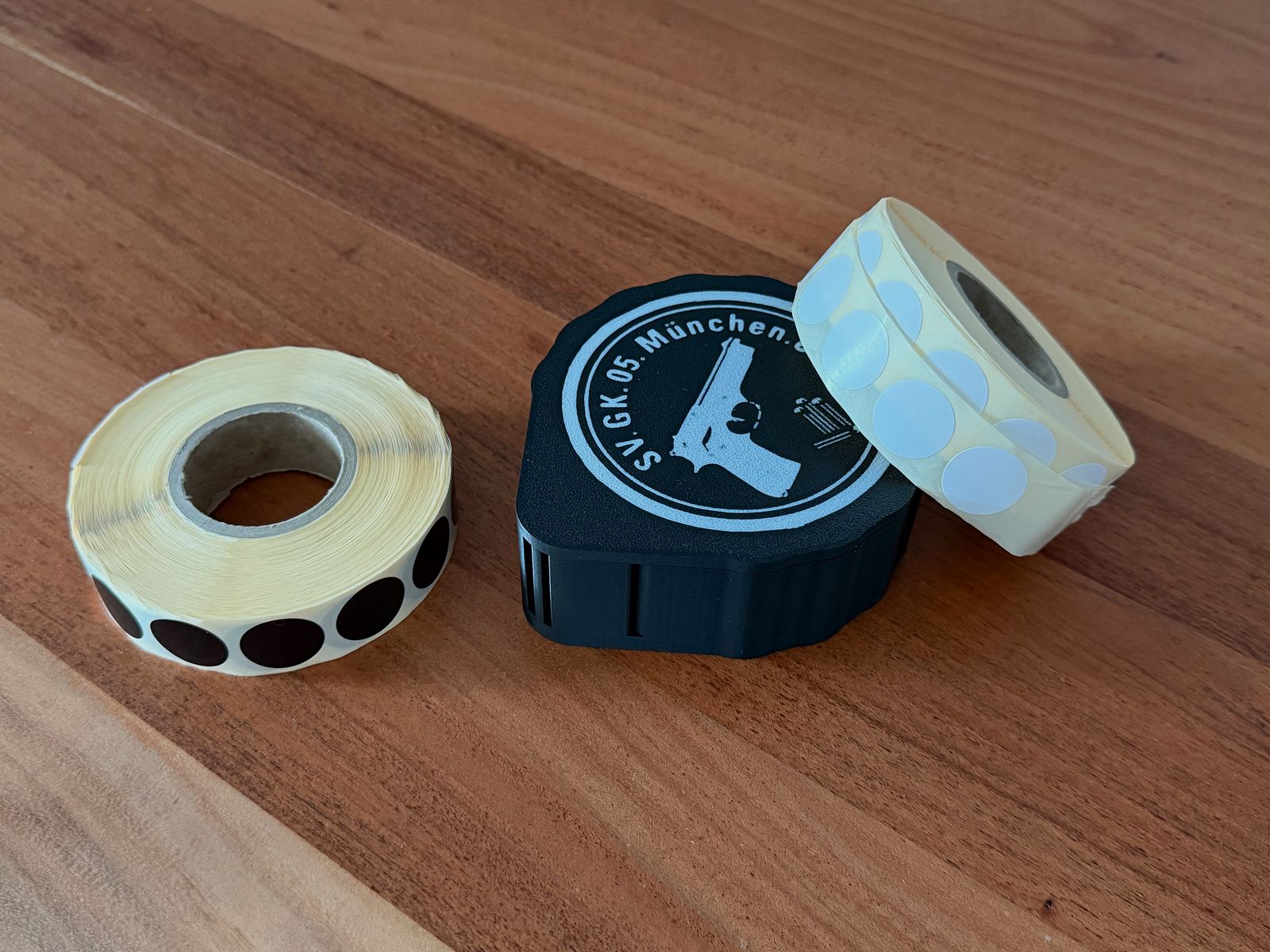 Schusspflasterspender Patch Dispenser für max. 20mm 2000 Stk. Rolle personalisierbar inkl. Magnetverschluss