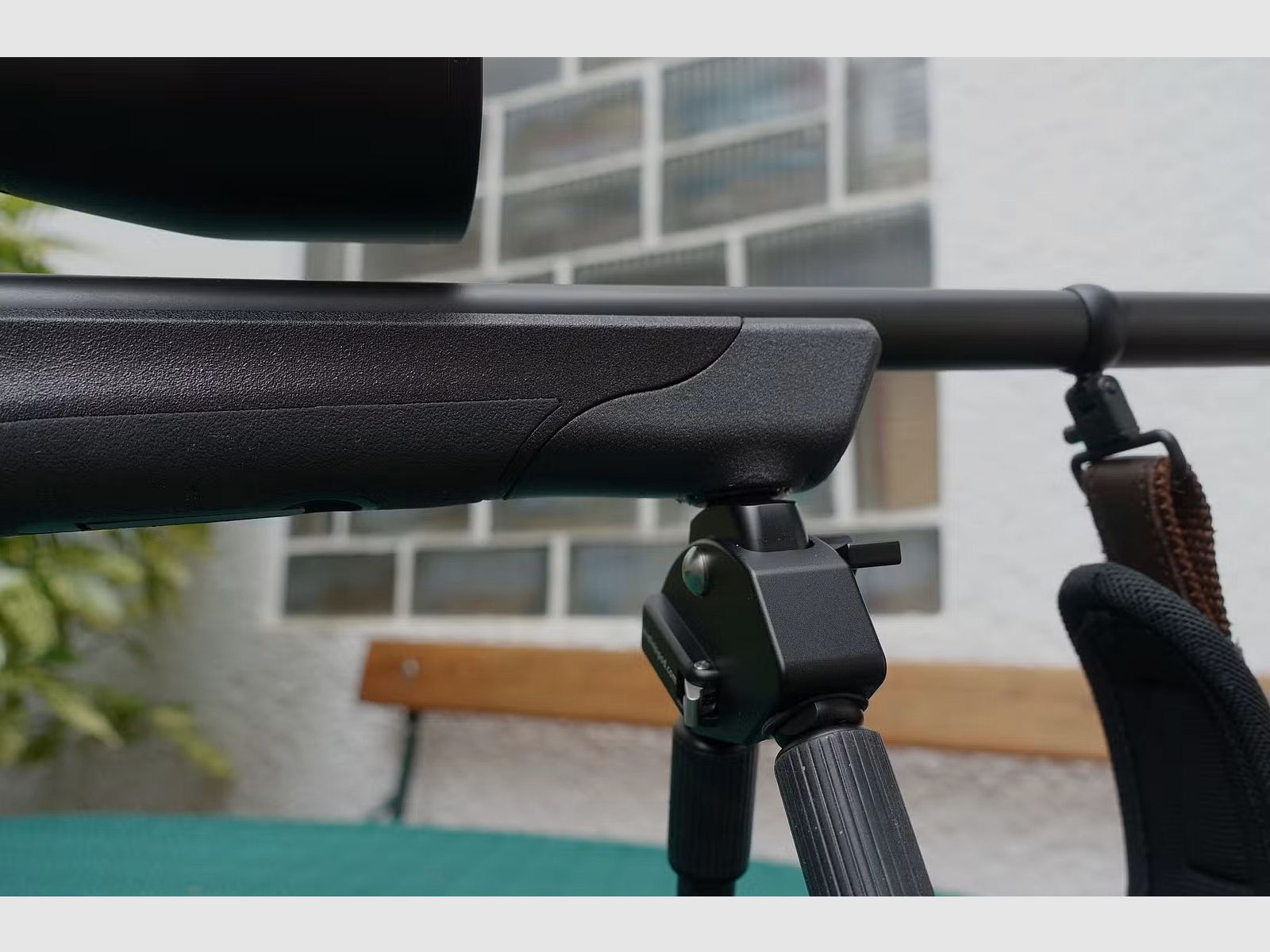 Blaser K95 bipod - opname inclusief voorhandafsluiting
