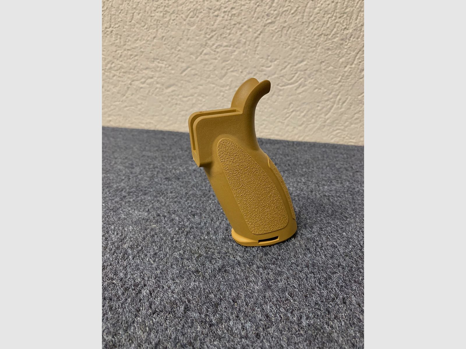 HK V7 grip sand color RAL8000 - NEW - Heckler & Koch Mr223 Mr308 HK416 HK417 HK433 HK437 G95k KSK Ar15, image 3 of 6