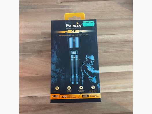 Fenix C7 LED lampe de poche de chasse 3000 lumens - Échantillon d'exposition