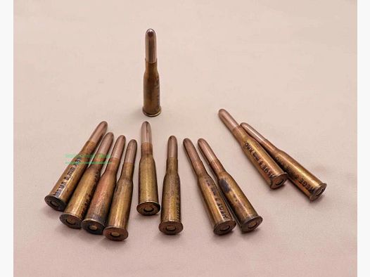 ancien Bloc de l'Est / cartouches de fusil inconnues 8mm Kropatschek