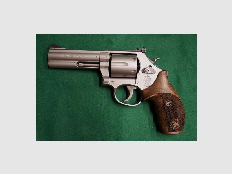 Smith & Wesson 686 Security Special 4" calibro .357 Magnum revolver