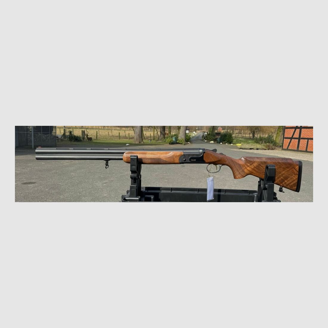 Akkar Churchill 206E Lady Black