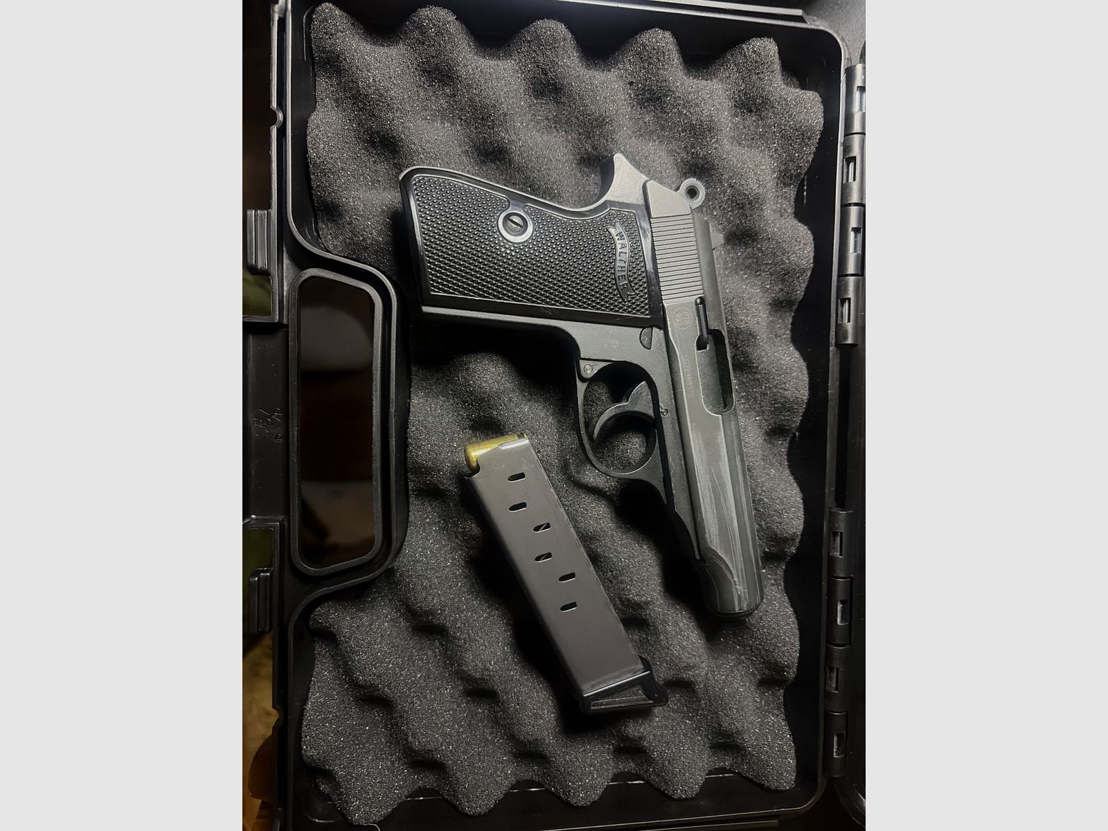 Walther PP 9 mm P.A.K, image 2 of 3