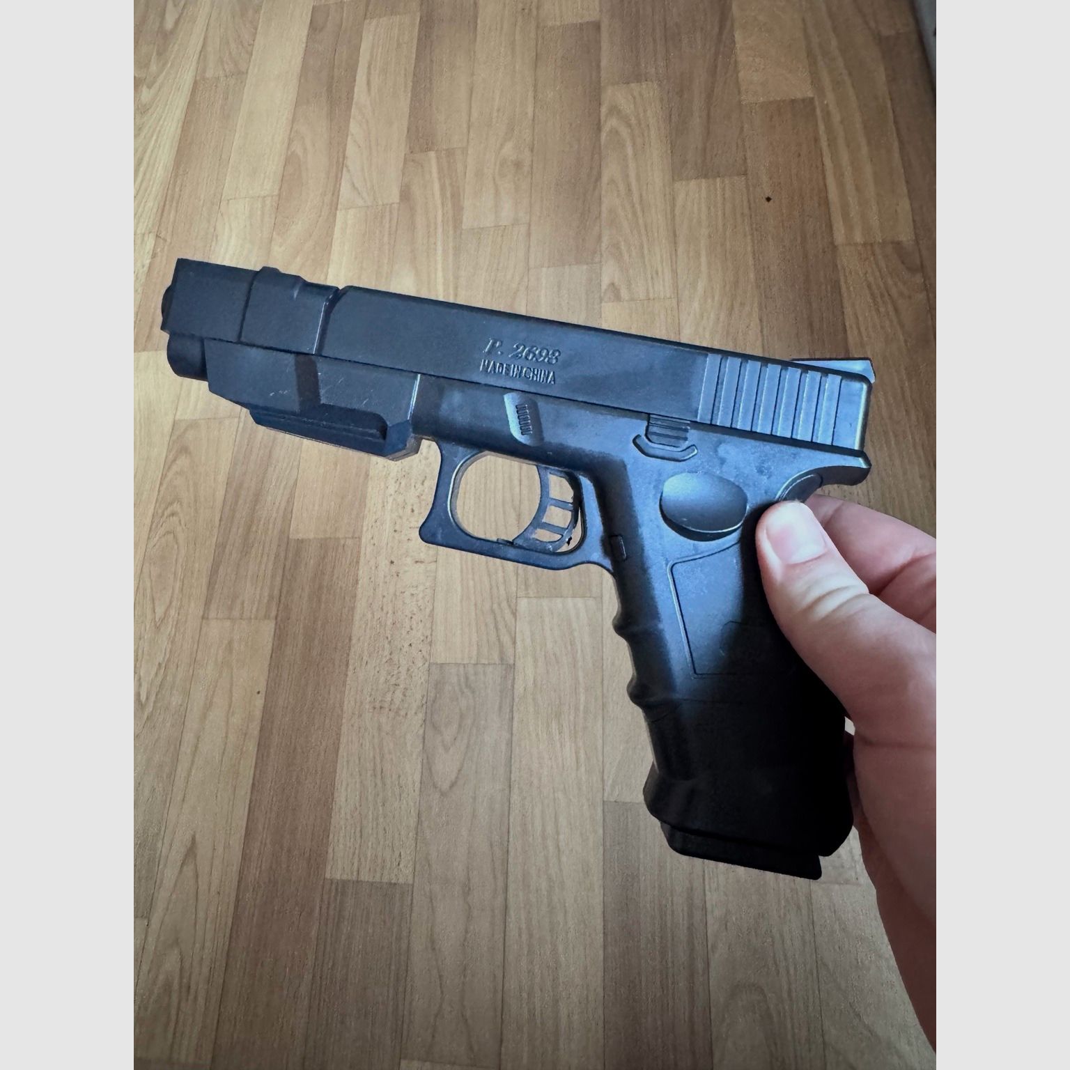 Small, lightweight spring-powered airsoft