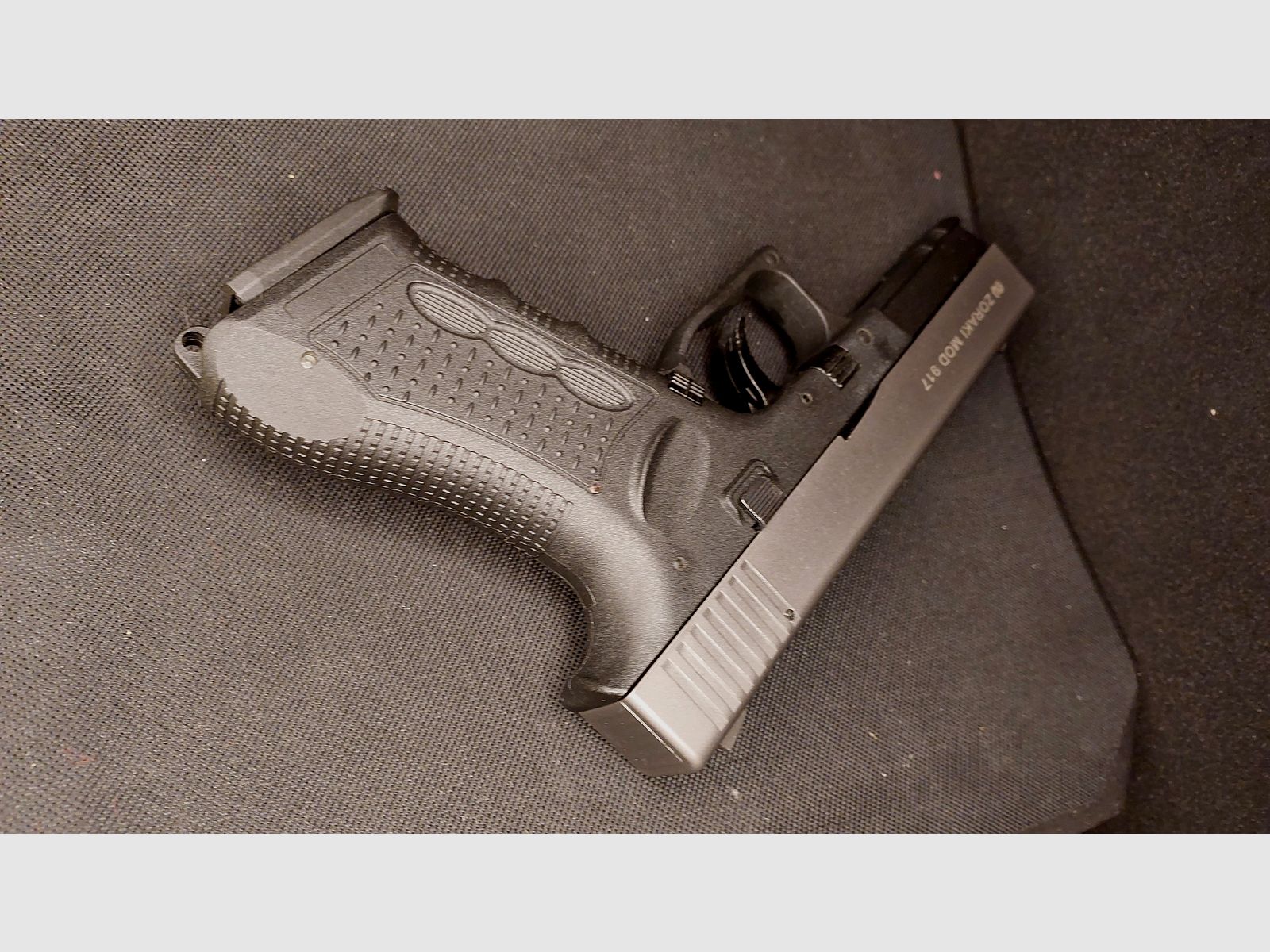 Zoraki 917 blank firing pistol 9mm P.A.K. Titan (PTB 1023)