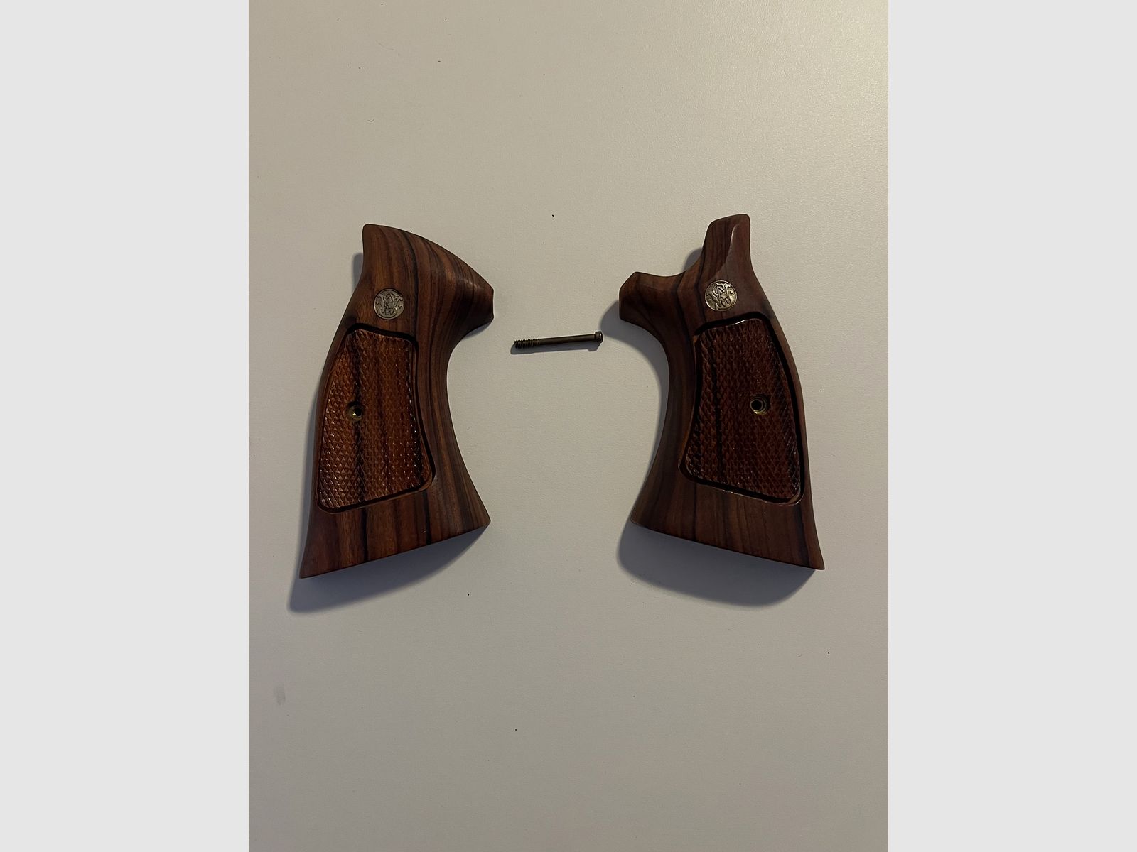Originale Smith & Wesson Holzgriffschalen für 586/686 K/L Rahmen Square Butt