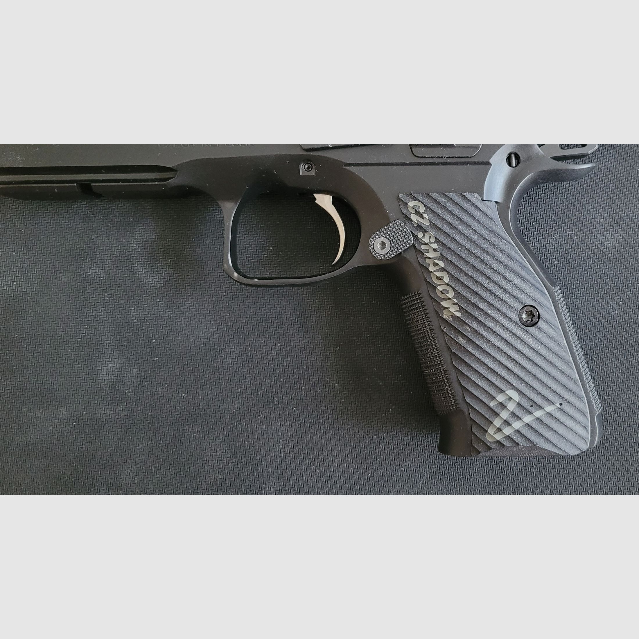 Neue CZ Shadow 2 Griffschalen- LokGrips Palm Swell Ridgebacks- Color-Fill