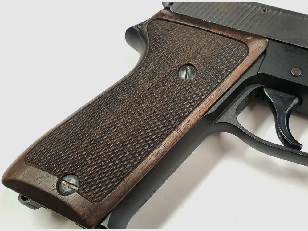 SIG P220 okładziny drewniane, zdjęcie 5 z 10
