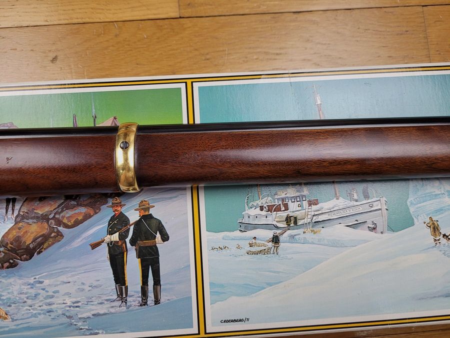 Sehr schöne Winchester Commemorative – „RCMP Centennial 1873-1973“ – Musket 1894 – 9.500 Ex. – 30-30 Win – Originalverpackung – Perfekter Zustand, Bild 7 von 24