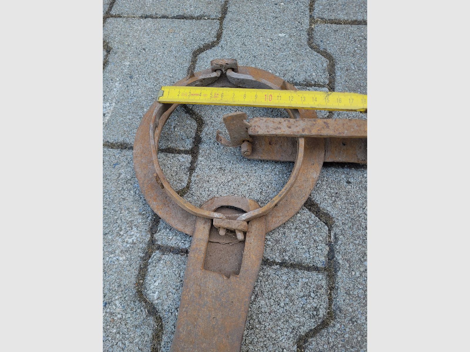 Fangeisen Dekoration ca. 15cm Durchmesser und ca. 46cm Gesamtlänge, kleines Fangeisen für Sammler