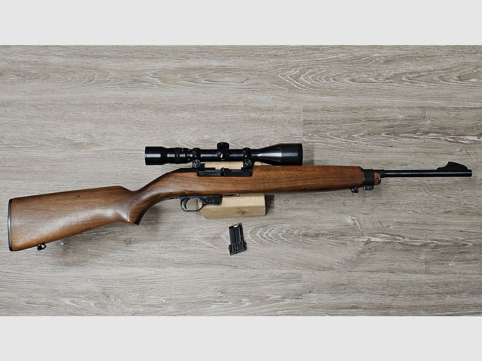 Carabine semi-automatique Erma EGM1 (d'occasion) .22 lfb incluant Kahles Helia-Super 3-9x (Abs. 1) et 5 chargeurs