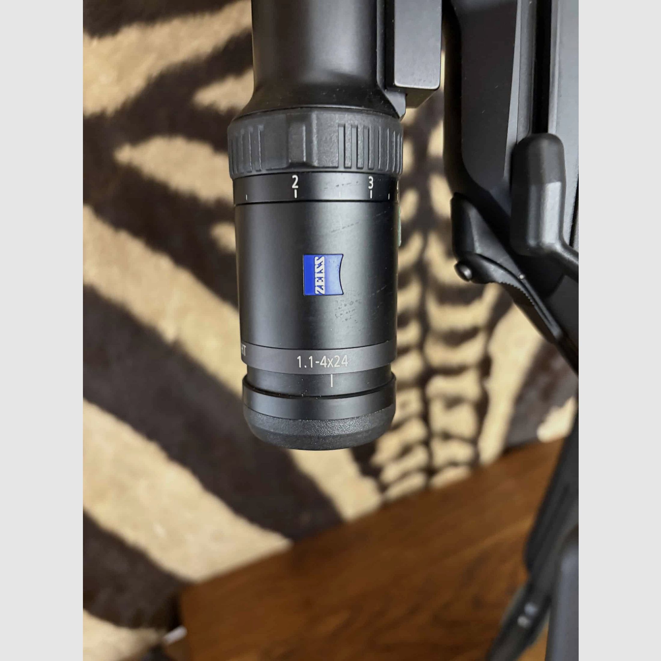 Büchse Merkel RX Helix Explorer Kal.9.3×62 – ca.45cm – Zeiss 1.1-4×24 – Schalldämpfer – 2 Magazine, Bild 2 von 10