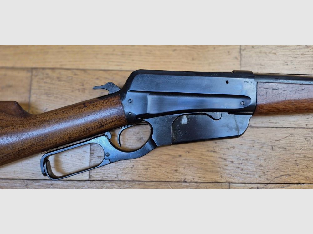 Sehr seltene „echte“ Winchester Repetierbüchse Modell 1895 Made in USA – Kal. 30.06 Springfield – Original Winchester Fertigung New Haven von 1911! – Import aus dem Deutschen Kaiserreich vor 1914 – Wunderschöner Nussbaumholz der Klasse IV – Original Bronzierung zu 98% nahezu perfekt – Sehr schöne Markierungen von „echter“ Winchester (nicht Japan nach 1985) – Prächtiger Lauf und perfekte Mechanik – Waffe im Originalzustand in außergewöhnlichem Zustand – Kategorie D §e)! – Sehr selten und in TBE++, Bild 31 von 38