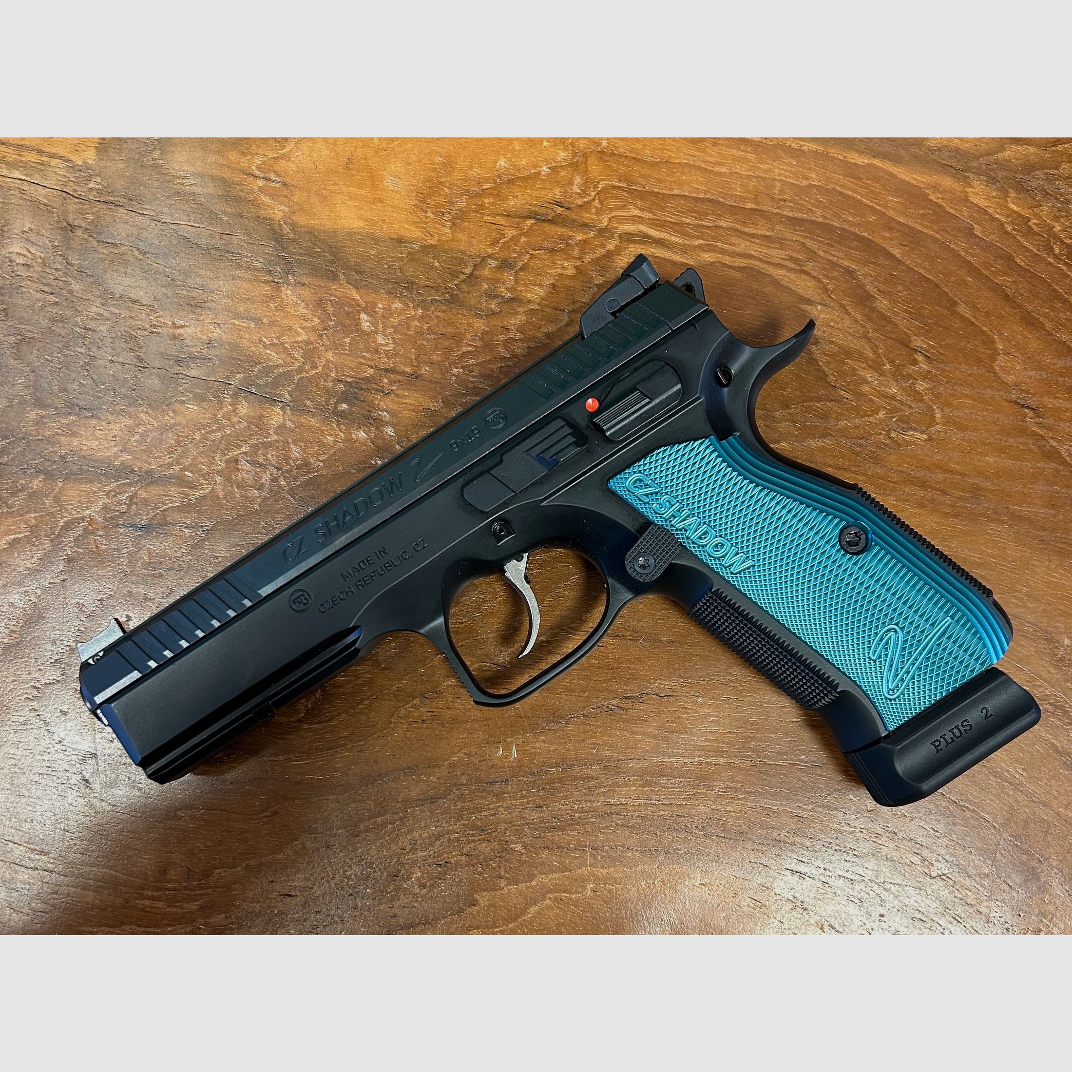 CZ Shadow 2 / COULEURS SPÉCIALES / MÉGA OFFRE
