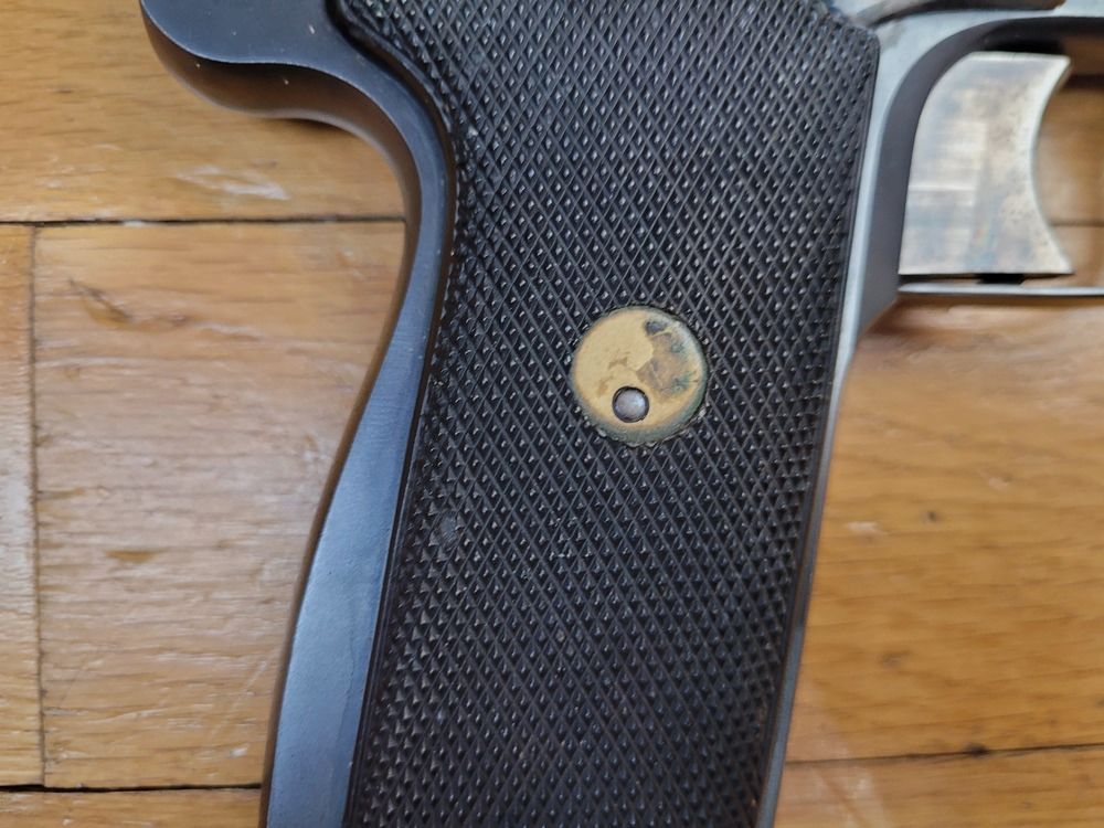 Martial and very rare pistol Le Français type Army of the first type – Less than 600 weapons produced – Cal. 9 Browning Long – Art Deco pearl – Remarkable finishes – Original stiff bluing – Perfect grips – Mirror barrel – Very pleasant trigger – A true French Parabellum – Museum condition!, image 6 of 26