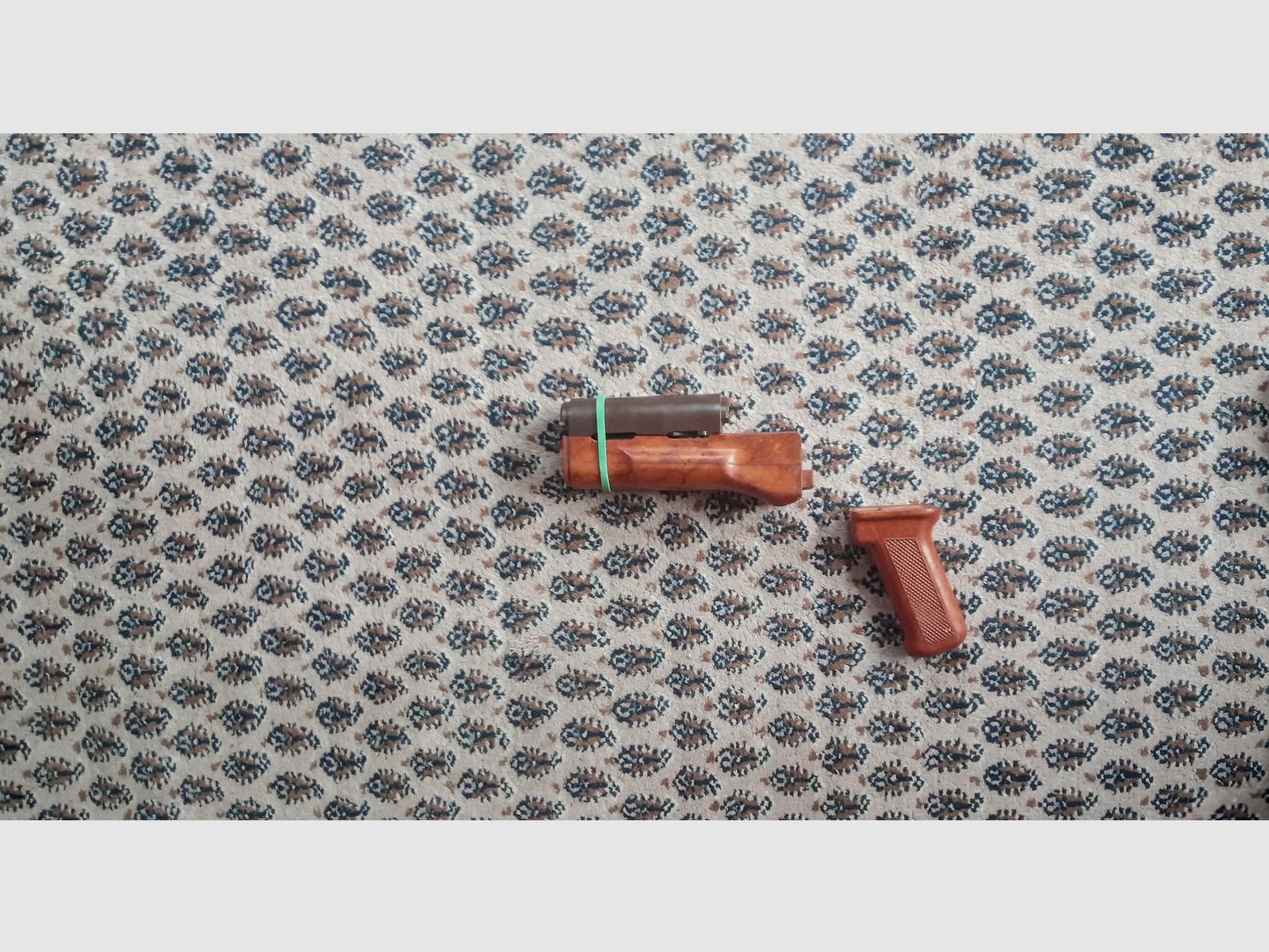 Shagadelic! Vintage Handguard Baby / onderste AK74 Tantal Bakelit handbescherming en grip / Optioneel bovenste DDR kunststof AKM of Izhmash AK-74M handbescherming