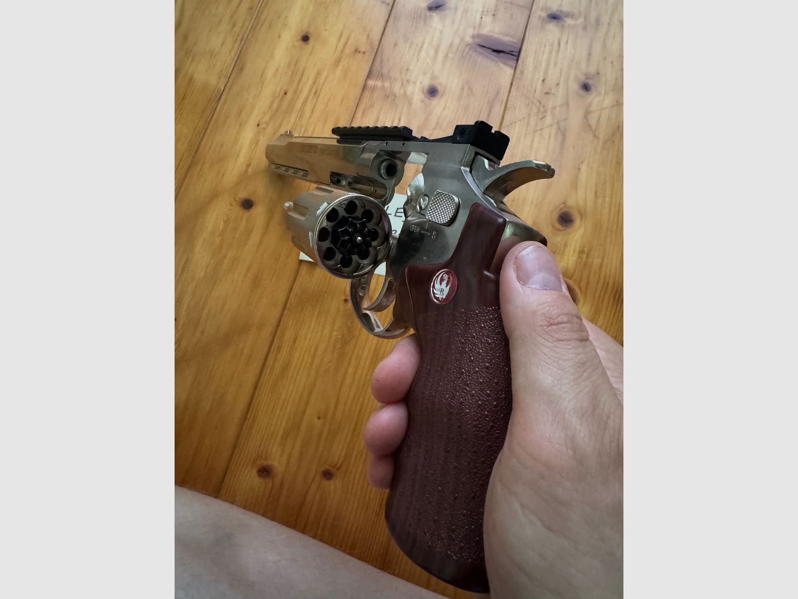Ruger SuperHawk 8" 4J :)