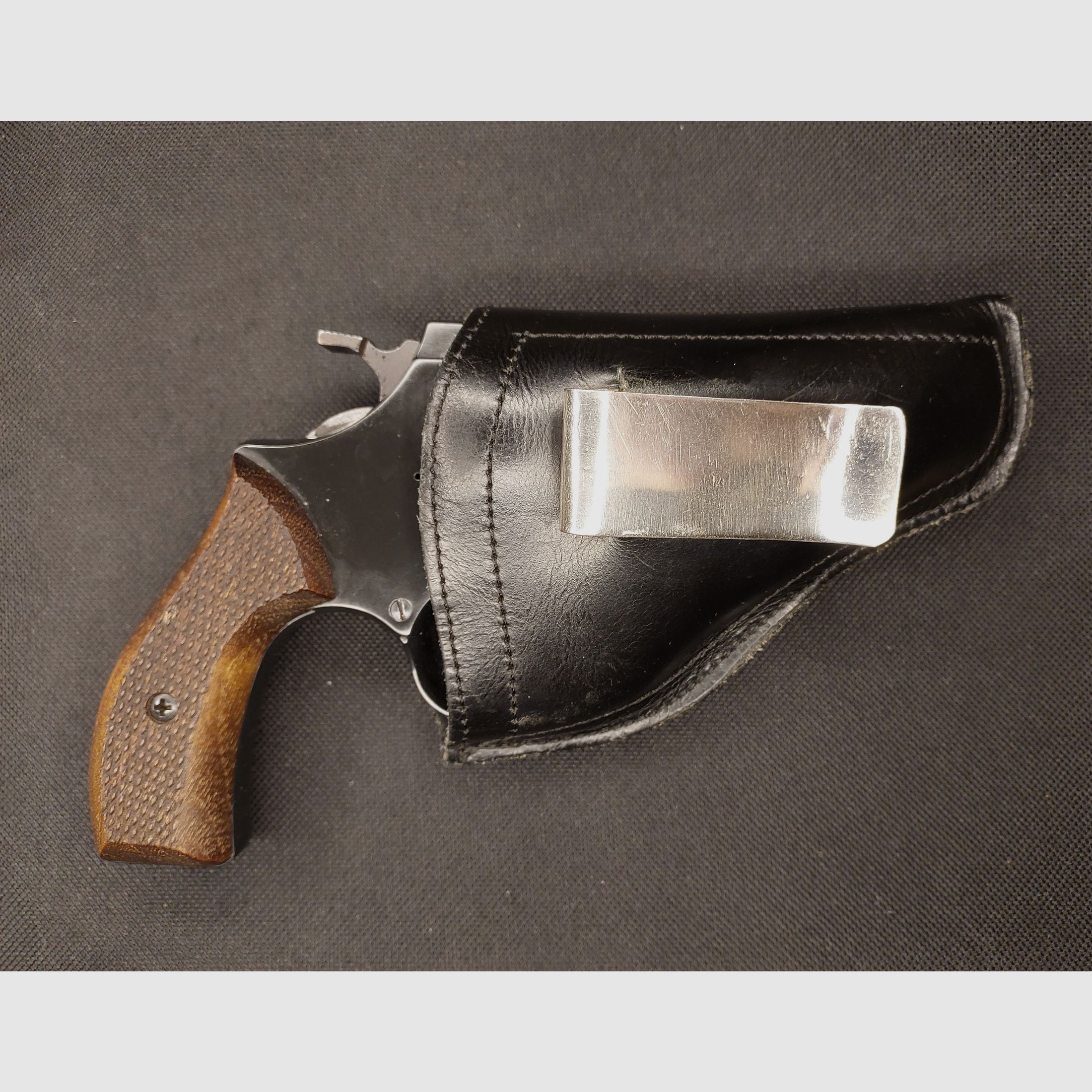 Weihrauch HW37 Kal. 9mm R.K. (PTB 887) OVP mit Holzgriffen und Lederholster - sehr gut erhalten (Arminius HW 37)