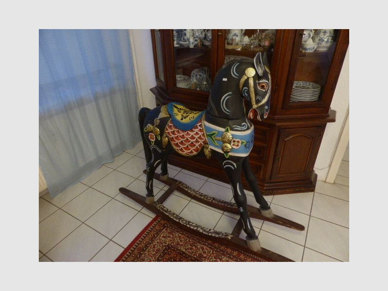 Maestro carpintero artista caballo de madera