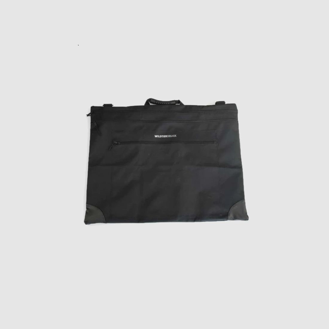 Carrying bag for animal displays