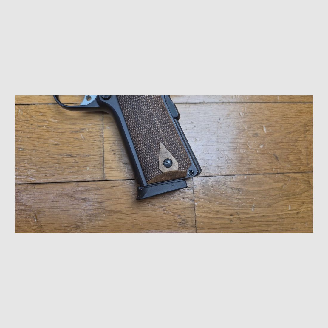 Zeer mooie Tanfoglio-pistool – Model 1911 Witness Custom – Kal.45 ACP – Volledig staal – Onberispelijke handgrepen – Uitstekende mechanica en esthetiek – Prachtige loop – Twee magazijnen en originele koffer – Een van de beste prijs-kwaliteitverhoudingen op de markt – TBE+, afbeelding 3 van 17