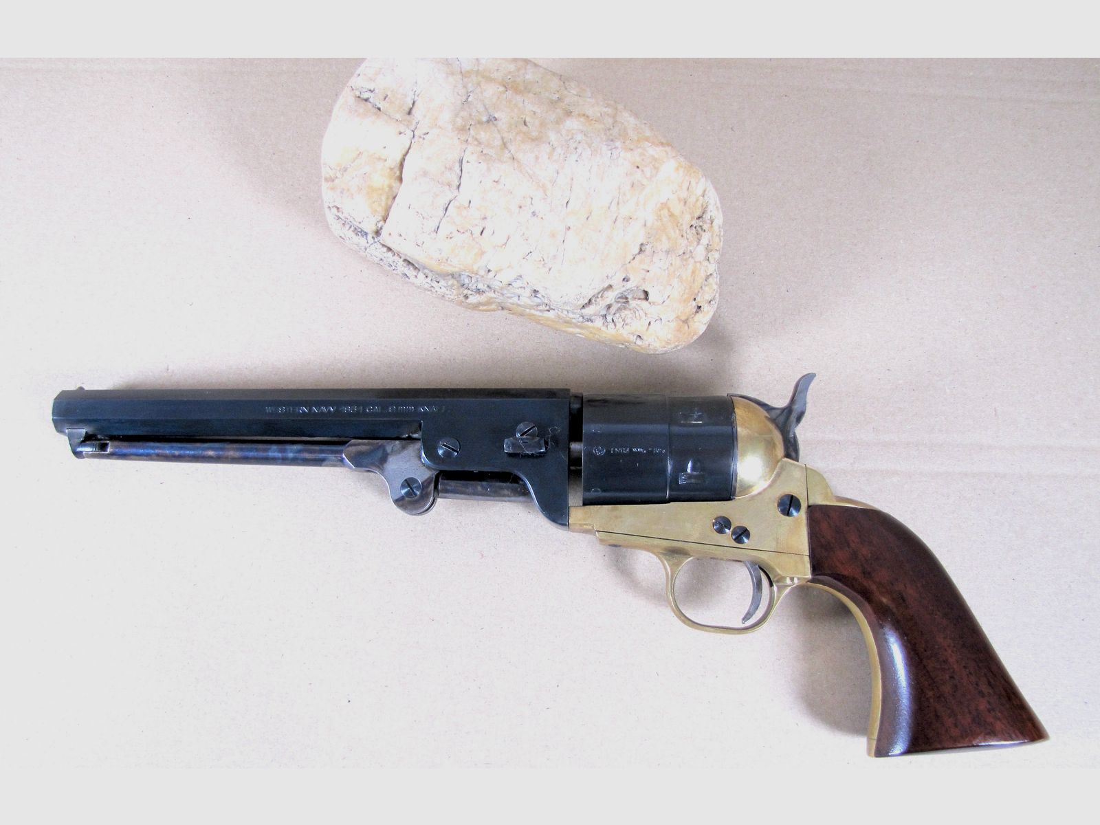 Doskonały rewolwer westernowy - WESTERN NAVY 1851 F.LLI PIETTA - 9mm hukowy