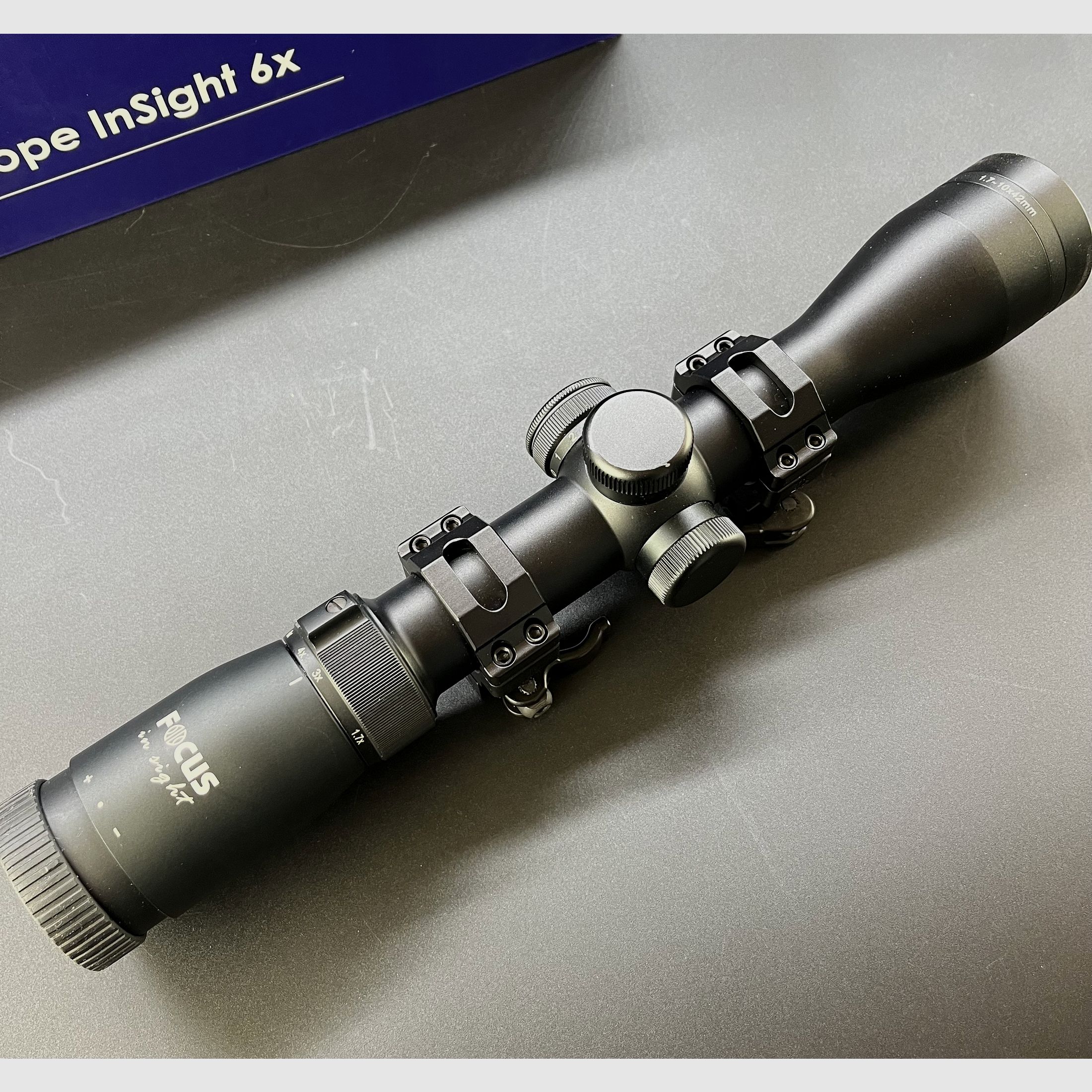 Aussteller FOCUS In Sight 1,7-10x42 #4 30mm mit Ringmontage 110573