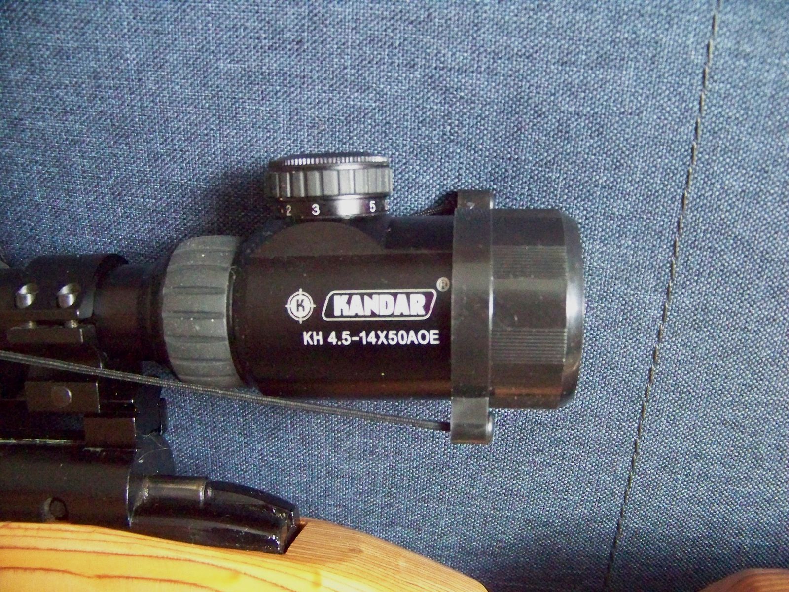CO" Gewehr Podium im Stutzen Schaft mit Zielfernrohr 4,5mm