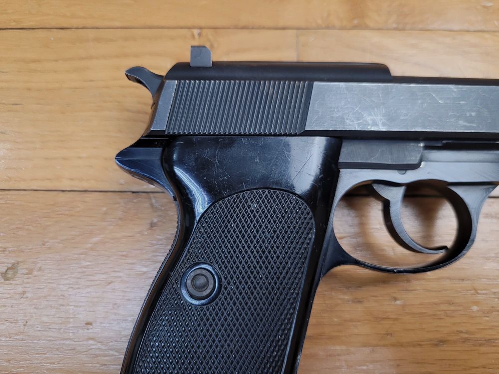 Seltenes Walther Manurhin P1 – Kal. 9×19 – Polizei von West-Berlin – Außergewöhnliche Ankunft – Hergestellt in Frankreich von Manurhin – Regulierungsmarkierungen – Alle Teile mit Nummer – Spiegel-Lauf – Mechanik in Top-Zustand – Weniger als 15.000 Exemplare! – Nachfolger der P38 im Kalten Krieg – Wunderschönes Exemplar, Bild 16 von 17