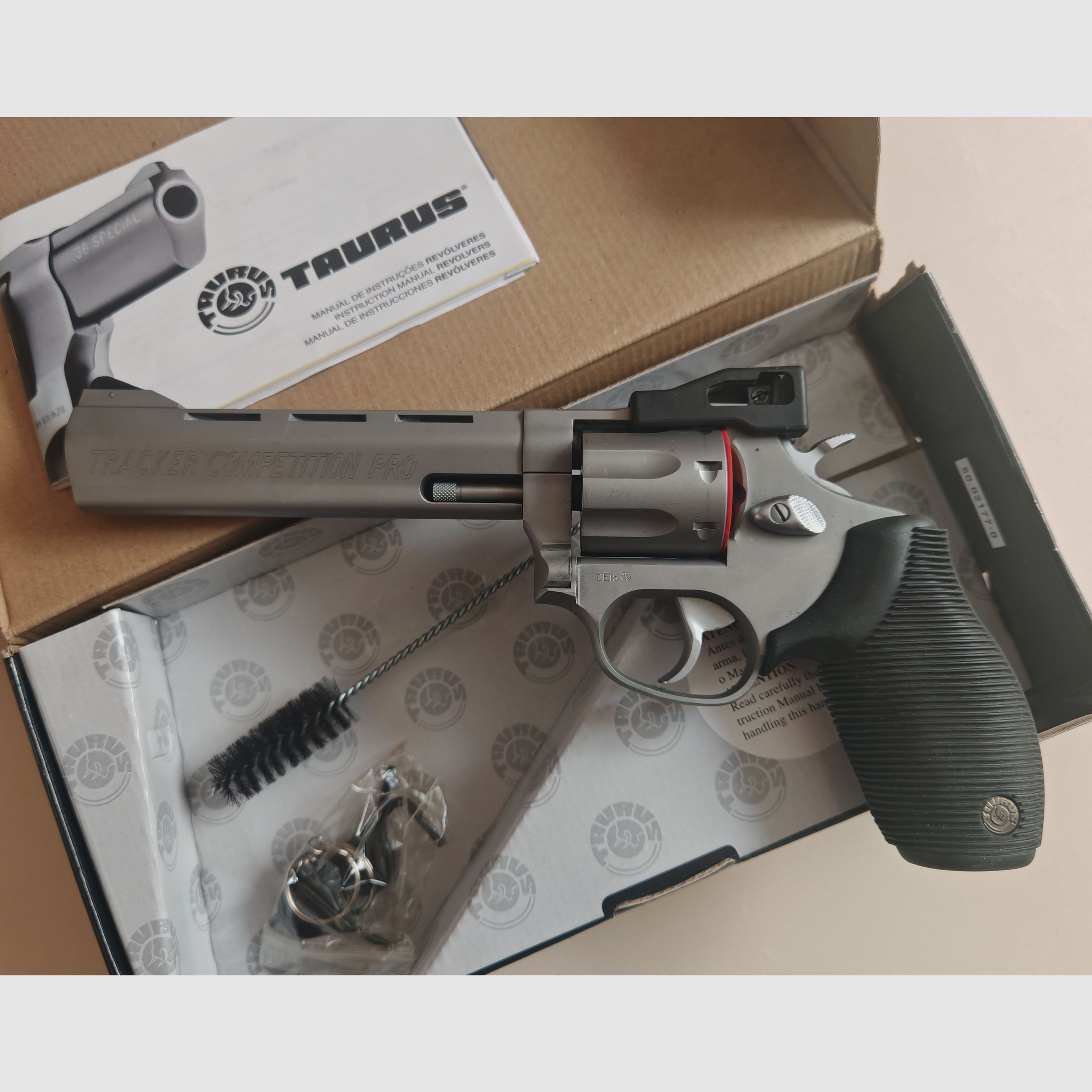 Taurus RT 627 STS 6 Zoll Revolver Kaliber .357 Magnum