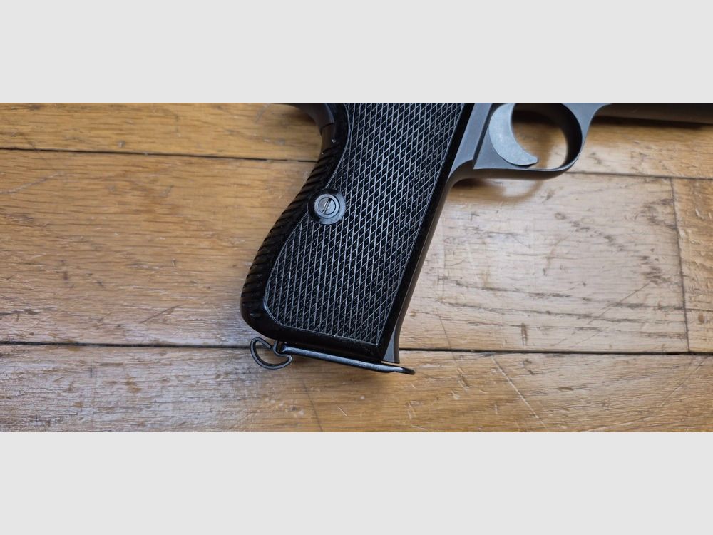 Sehr schöner SIG P210-2 Pistol – Mythos des 9 para – Militärwaffe des 4. Vertrags – Ca. 1957/60-62 – Sehr gute Brünierung – Traumhaftes Funktionieren und Lauf – 2. Magazin und Holster (alles dabei!) zusätzlich geliefert – Zustand TBE+/TBE++!, Bild 19 von 26